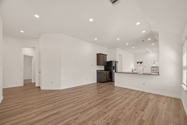 Building Photo - 1010 Schooner St