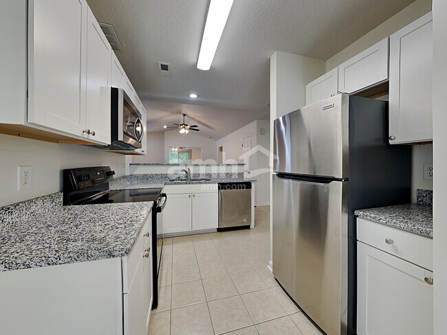Building Photo - 5500 Regent Village Dr