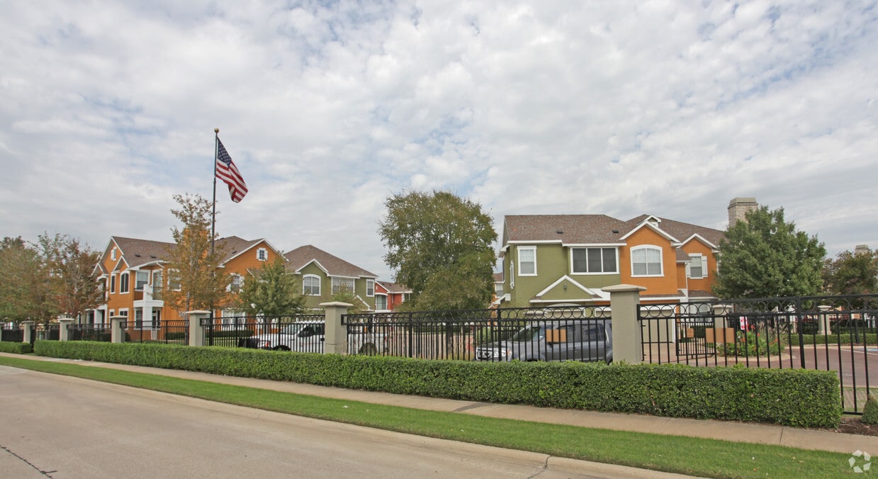 Lakepointe Residences Apartments Lewisville, TX