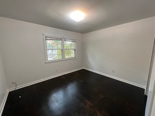 Building Photo - 124 Middlesex Dr