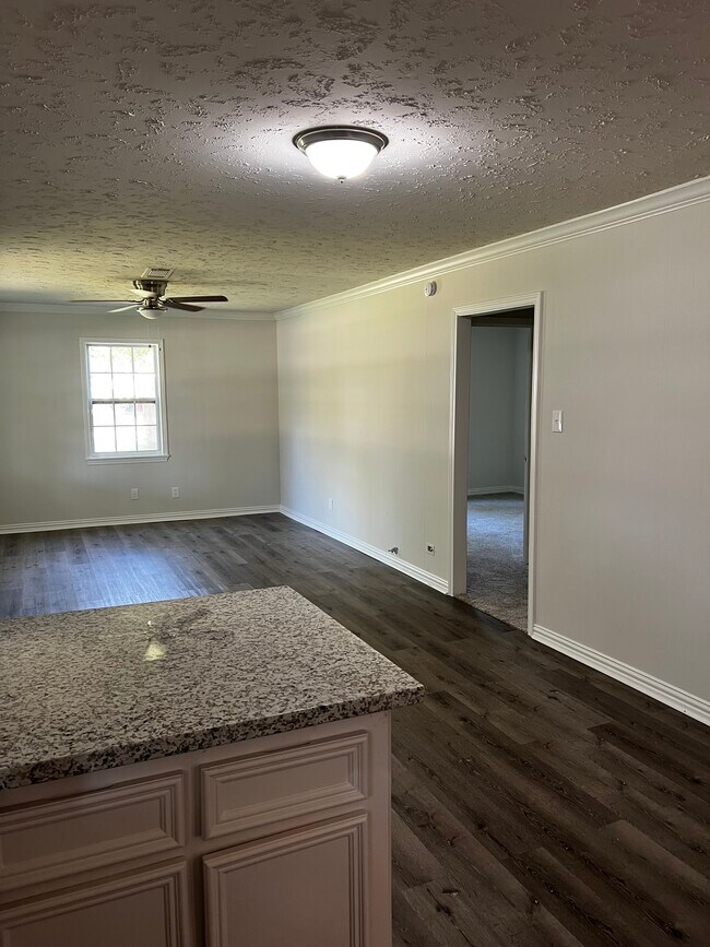 Foto del edificio - 230 N Holly Ave