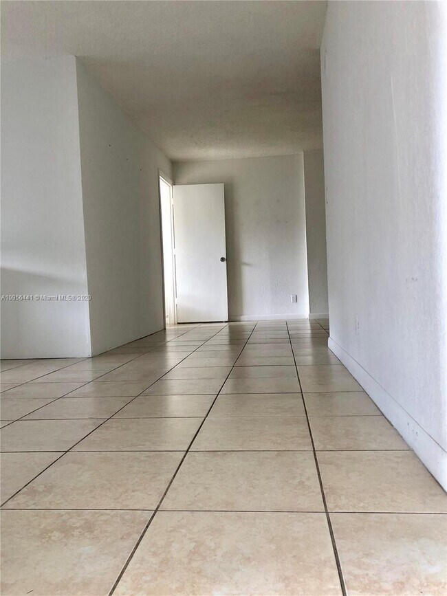 Foto del edificio - 1 bedroom in Sunny Isles Beach FL 33160