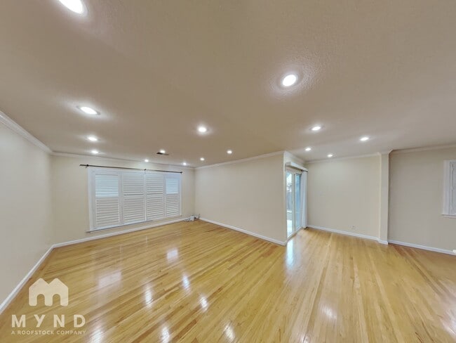 Building Photo - 4690 Cambio Ct