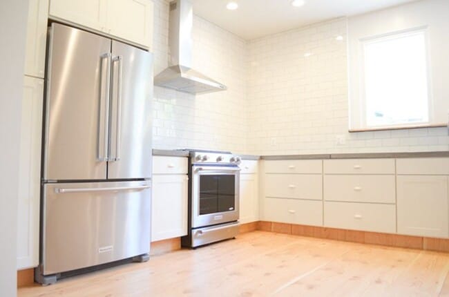 Gourmet kitchen - 101 NE Morris St