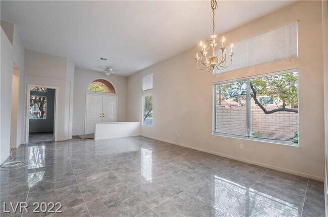 Building Photo - 8043 Shadowvale Dr
