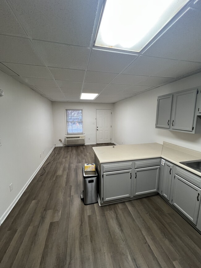 Building Photo - 301 Cypress St