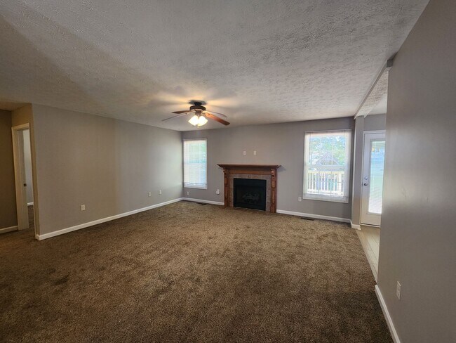 Foto del edificio - 4 Bedroom 3 Full Bath + Bonus Room