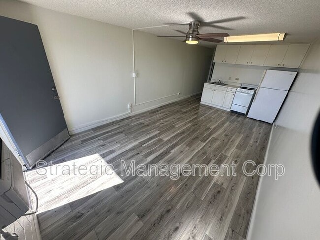 Building Photo - 1301 Lusitana St