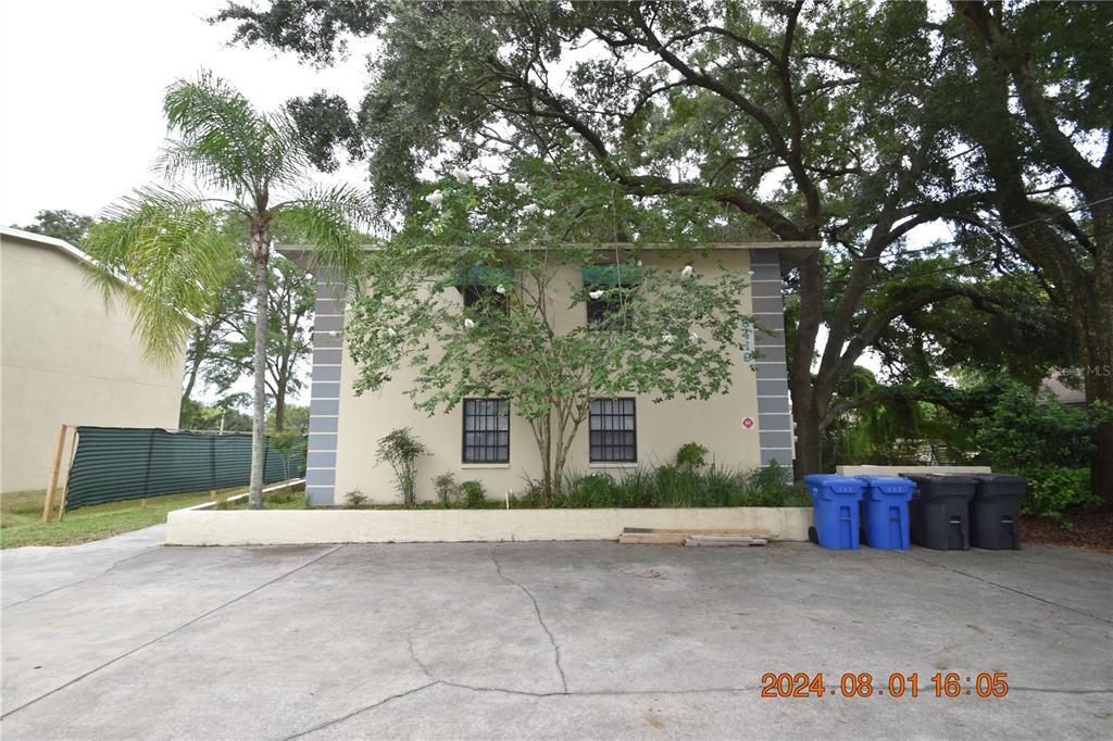 Primary Photo - 8419 N Manhattan Ave