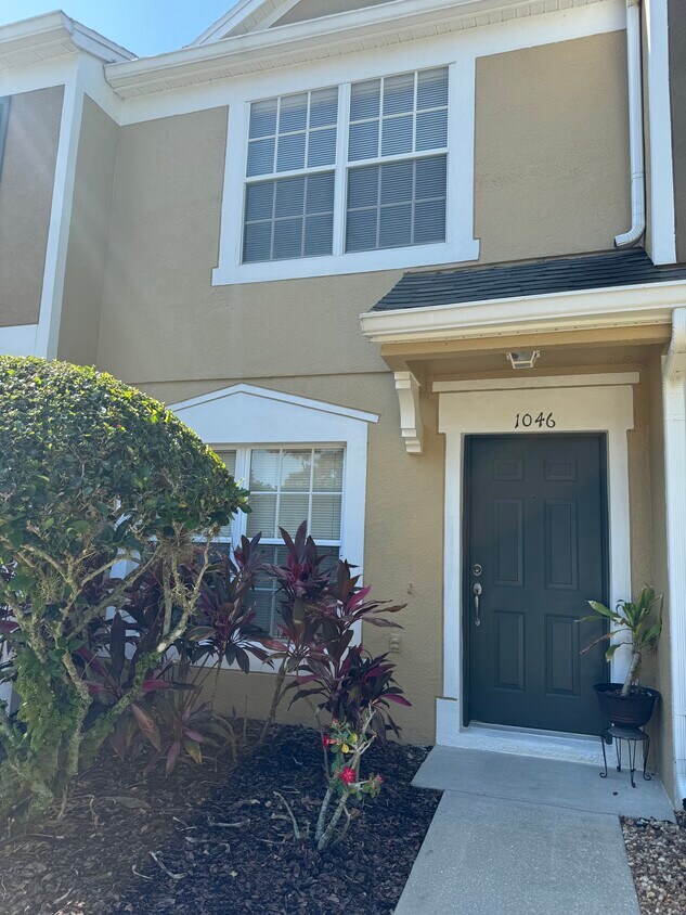 1046 Kennewick Ct, Zephyrhills, FL 33543 Townhome Rentals in
