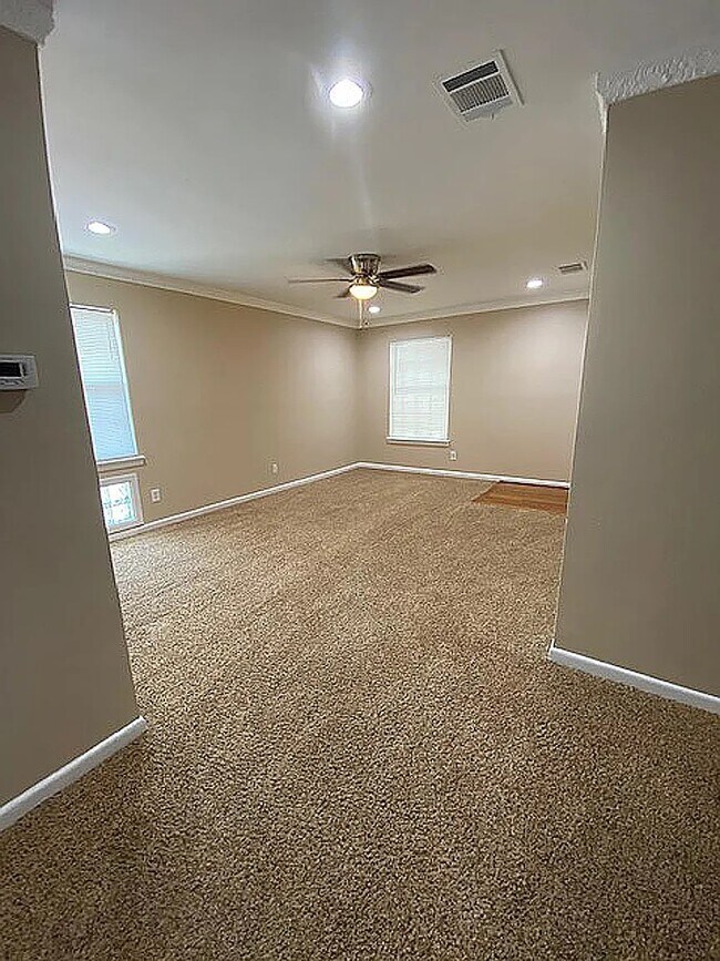 Sala de estar/comedor - 5718 Penrose Ave