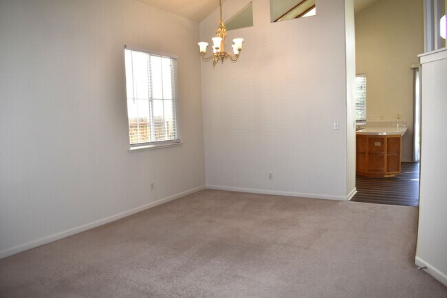 Foto del edificio - Resident Benefit Package Property