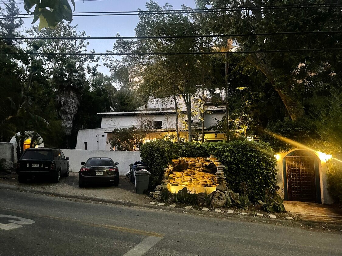 2366 Nichols Canyon Rd, Los Angeles, CA 90046 House Rental in Los