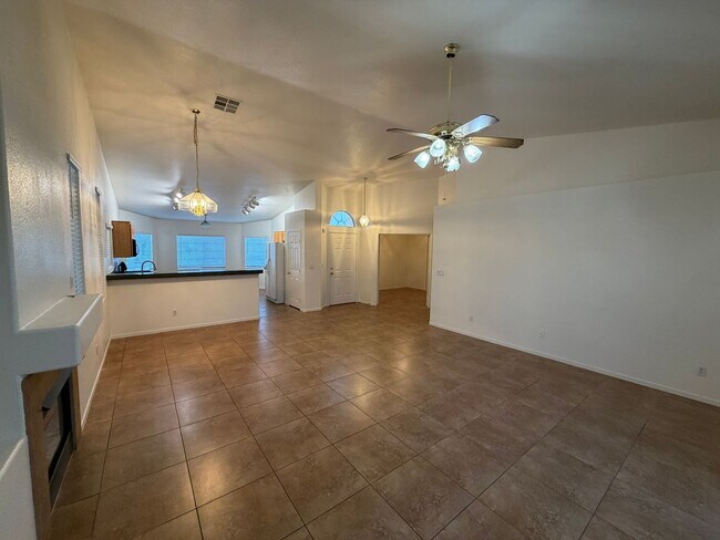 Building Photo - 5028 Tropical Cliff Ave