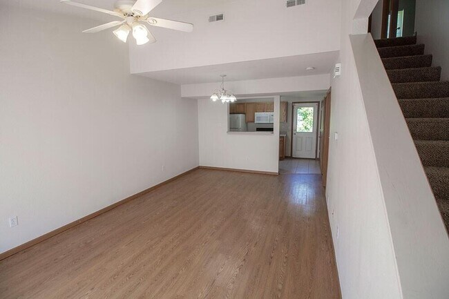 Foto del edificio - 1529 Bodie Dr