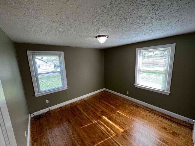 Foto del edificio - 6308 Eatons Creek Rd