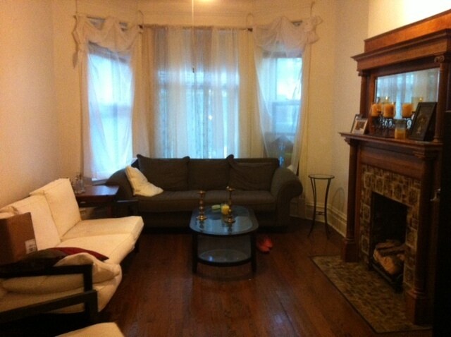 Foto del edificio - 833 W Newport Ave