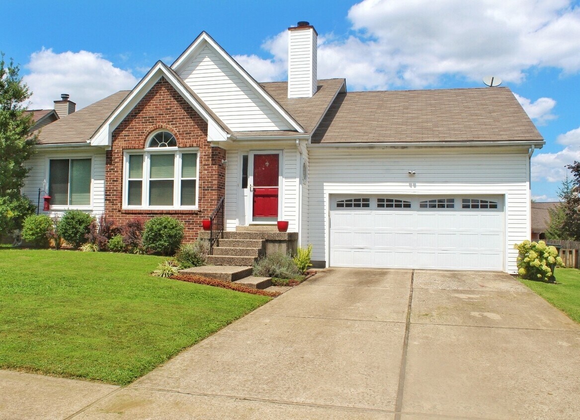 10405 Vantage Rd Unit Top Floor, Louisville, KY 40299 Apartments in