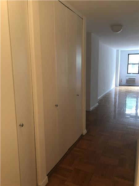 Foto del edificio - 150 E 18th St