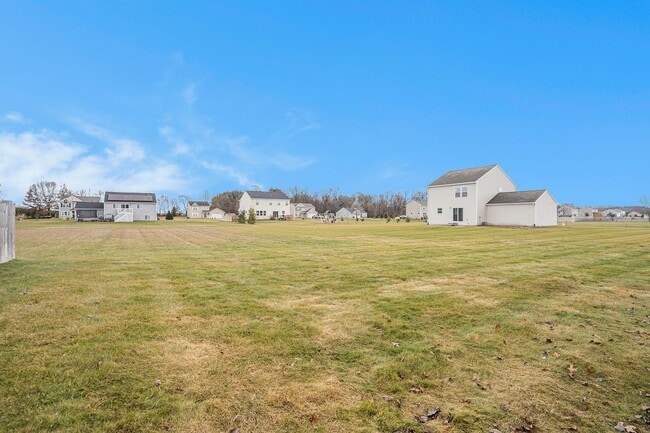 Building Photo - Beautiful Neighborhood with Newer Home for...