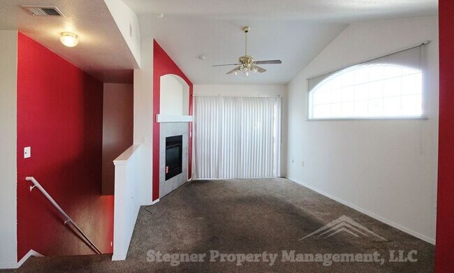 Foto del edificio - Wonderful Condo w/Garage