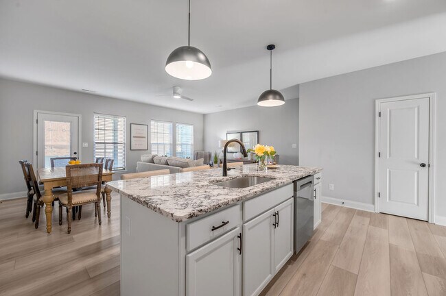 Foto del edificio - Bellingham Park Townhomes - IMMEDIATE MOVE IN