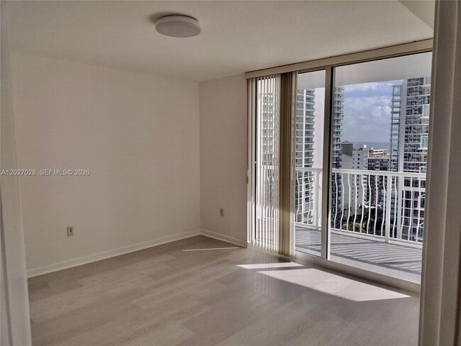 Building Photo - 1200 Brickell Bay Dr