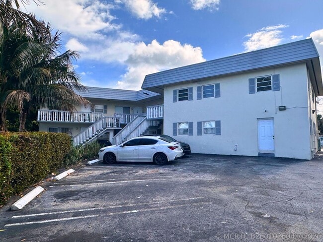 Building Photo - 519 W Kalmia Dr