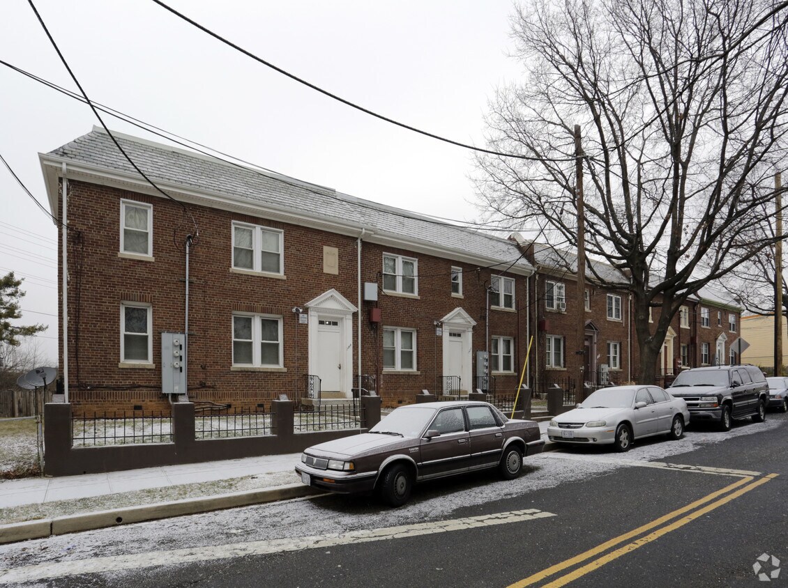 Foto del edificio - 2208-2210 Nicholson St SE