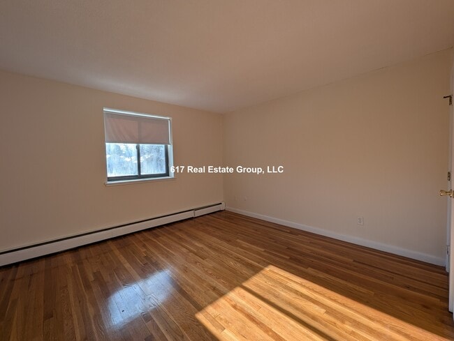 Foto del edificio - 122 Dustin St