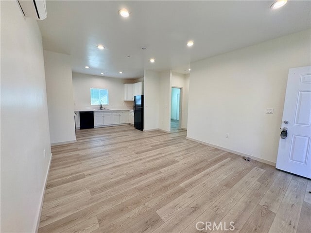 Building Photo - 4585 Hawthorne St
