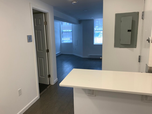 Building Photo - 39 Peterborough St