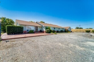 Building Photo - 2145 Howsley Rd