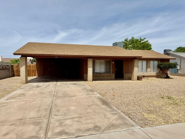 Fantastic 3 Bedroom/2 Bath Single Level Home & NO HOA! Schedule a Showing Today! - Fantastic 3 Bedroom/2 Bath Single Level Home & NO HOA!  Schedule a Showing Today!