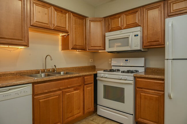 Building Photo - 1720 Robin Ln