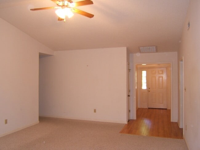 Building Photo - Jan Move In !!! 3BR/2BA Gated Marina Community!