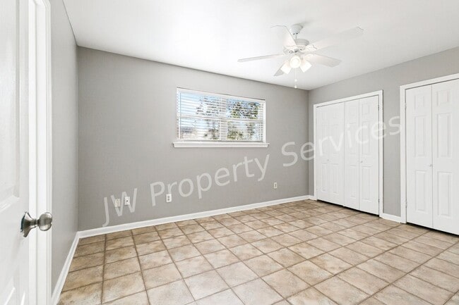 Foto del edificio - 2203-2203 Octavia Dr