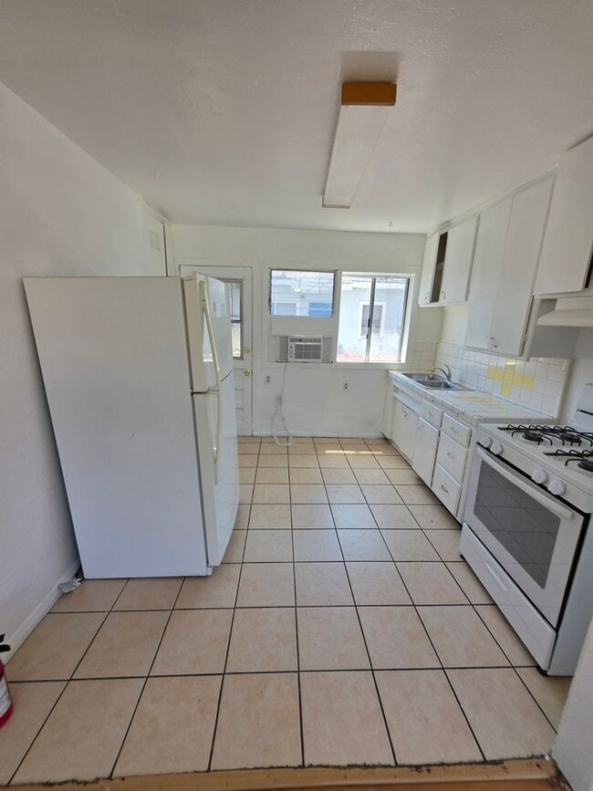 Building Photo - 17721-17723 Alburtis Ave