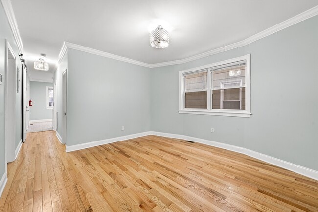 Building Photo - 71 W 54th St