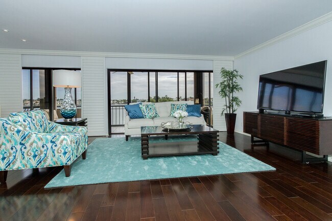 Building Photo - 3430 Gulf Shore Blvd N