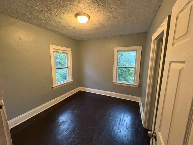 Foto del edificio - 12402 Benwood Ave