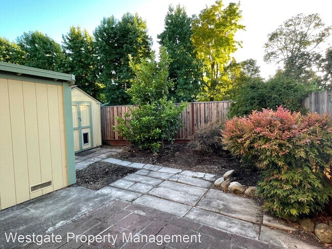 Building Photo - 2 br, 1 bath House - 475 E Cotati Avenue, ...