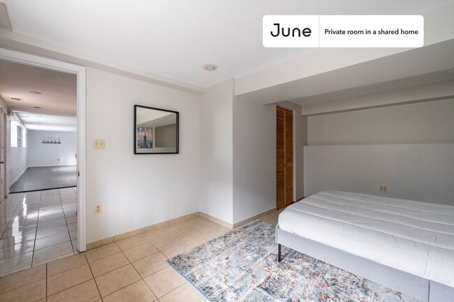 Foto del edificio - Room in Shared 5 bed/3 bath home