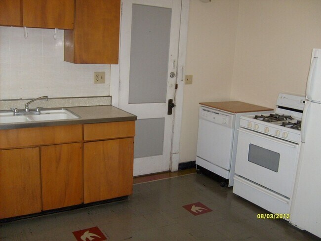 Foto del edificio - (518) - 819-821 E. Gorham Street