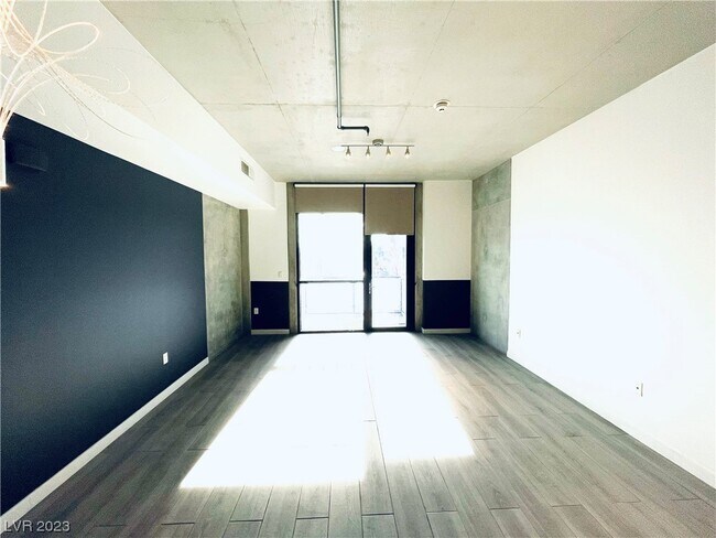 Building Photo - 353 E Bonneville Ave