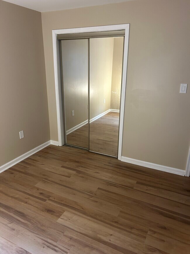 Dormitorio #1 - 420 N Everhart Ave