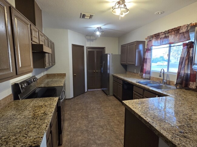 Foto del edificio - 1220 E Campbell Ave