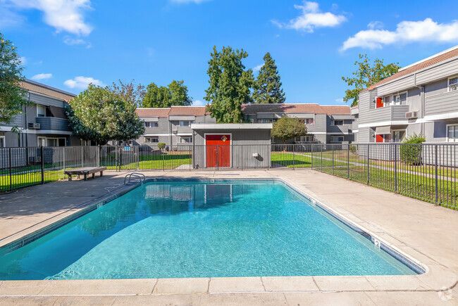 Piscina - Vintage Square Apartment Homes