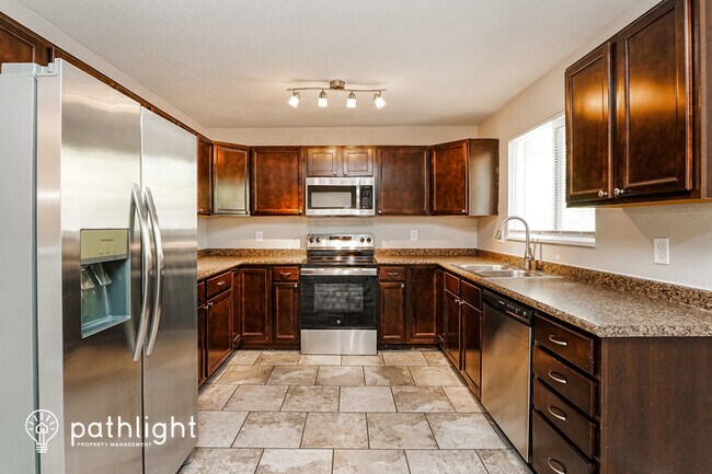 Building Photo - 1831 Montezuma Dr
