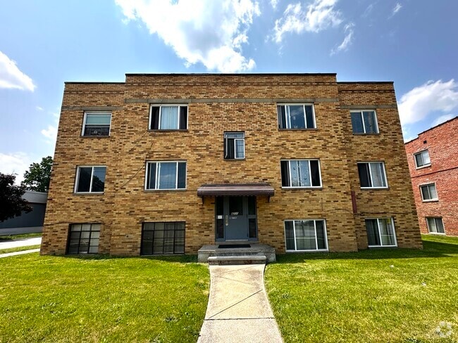 Building Photo - 4200 Ridge Rd